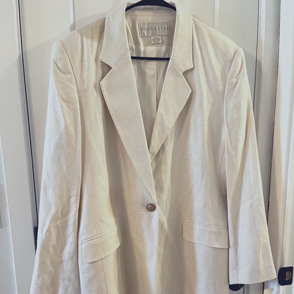 Doncaster Women's 100% woven silk blazer. NWT 12 Lightweight Summer